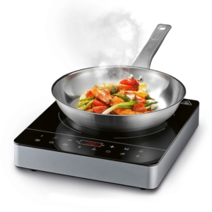 Bếp từ đơn Silvercrest đang nấu chảo tôm xào bốc khói